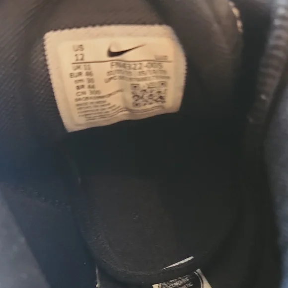 Nike Black and White Athletic Shoes - Picture 3 of 10